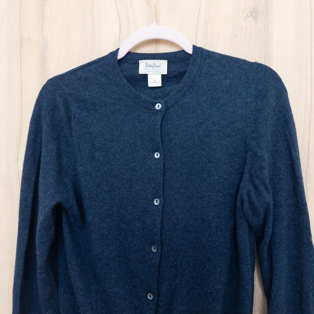 Vintage Neiman Marcus Womens Cashmere Wool Cardigan M Navy Scotland Quiet Luxury - Picture 2 of 7